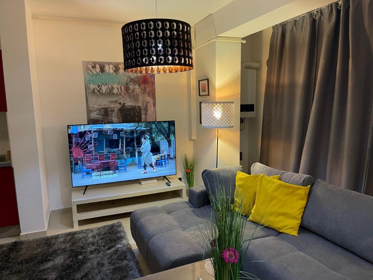 Apartment Happiness By Nicole Jutka, Visual Artist Olimp Exterior foto